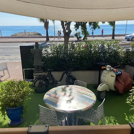 O Phare Du Cros Apartment